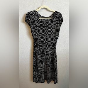 Enfocus petite black and white body dress, size 10 petite